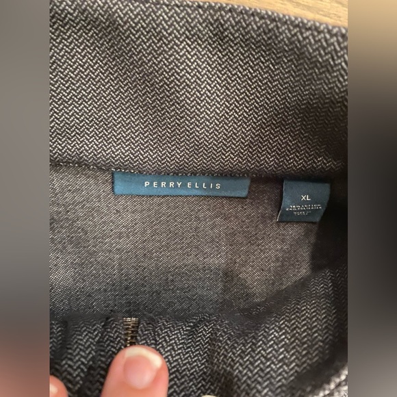 Men’s Perry Ellis grey stretch 1/4 zip pullover. - Picture 4 of 11